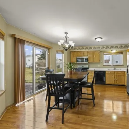 Image 6 - 626 Fairview Lane, South Elgin, IL 60177, USA - House for sale