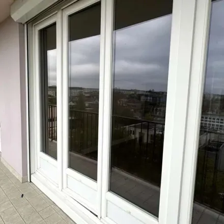 Rent this 3 bed apartment on 2 Chemin de Halage in 60280 Margny-lès-Compiègne, France