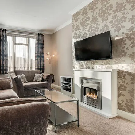Rent this 3 bed apartment on 45 New North Road in London, IG6 2XG