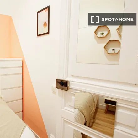 Rent this 5 bed room on Carrer d'Aragó in 105-107, 08015 Barcelona