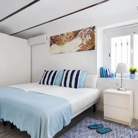Rent this 4 bed apartment on Passatge de Vintró in 5, 08026 Barcelona