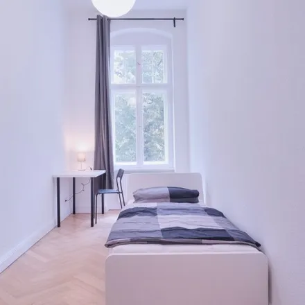 Rent this 8 bed room on Hohenzollerndamm 59 in 14199 Berlin, Germany