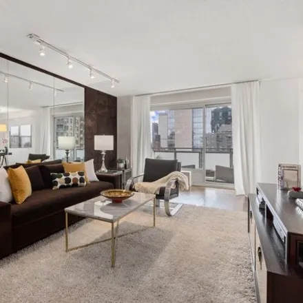 Image 2 - The Churchill, 300 East 40th Street, New York, NY 10016, USA - House for sale