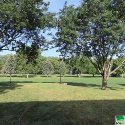 Image 3 - Akron Golf Club, 941 Country Club Drive, Akron, Plymouth County, IA 51001, USA - House for sale