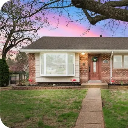 Buy this 2 bed house on 3943 Blow Street in St. Louis, MO 63116