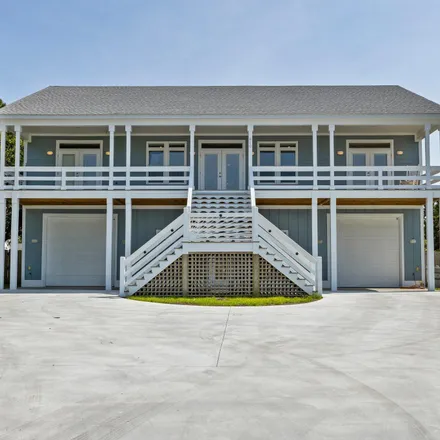 Image 1 - 610 Bayview Drive, Harkers Island, Carteret County, NC 28531, USA - House for sale