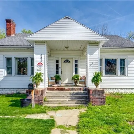 Buy this 4 bed house on 547 Lockwood Street in Akron, OH 44314