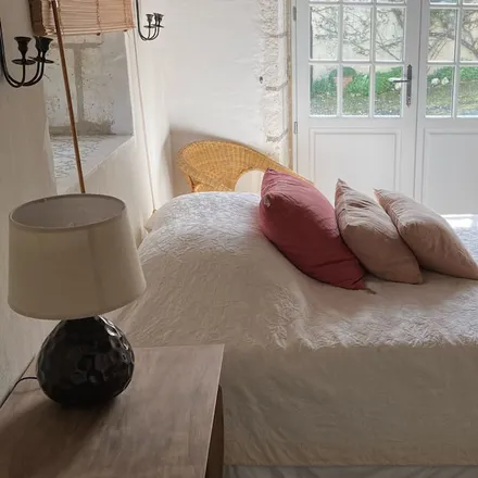 Rent this 5 bed house on 24110 Saint-Léon-sur-l'Isle