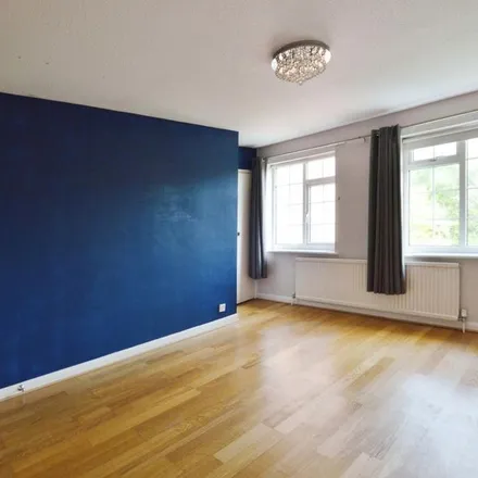 Rent this 4 bed townhouse on Station Approach in London, BR6 6EU