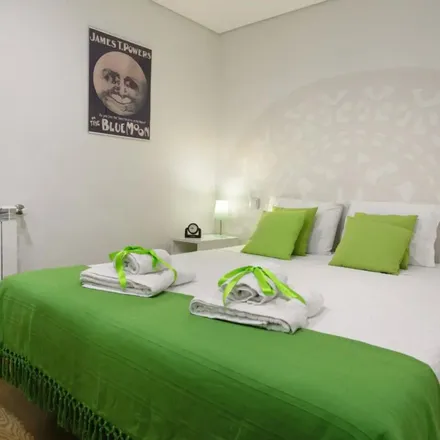 Rent this 1 bed apartment on Hospital do Terço in Travessa do Cativo, 4000-171 Porto