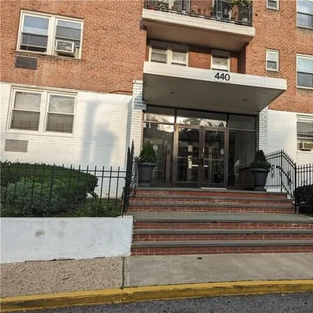 Buy this studio apartment on 442 Warburton Avenue in City of Yonkers, NY 10701