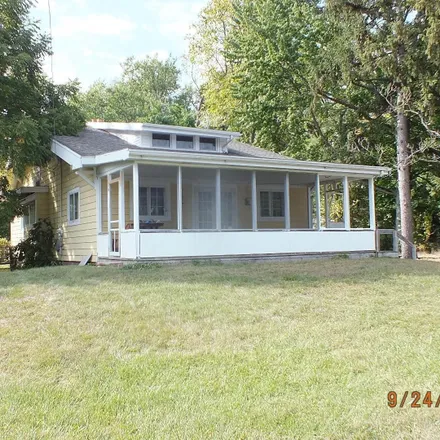Buy this 5 bed house on 9211 Lewis Avenue in Bedford Township, MI 48182