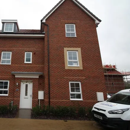 Rent this 5 bed house on 8 Robin Close in Coventry, CV4 8NJ