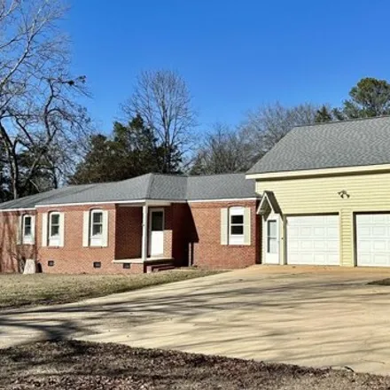 Buy this 3 bed house on 213 Woodlawn Road in Plantation Homes, Starkville