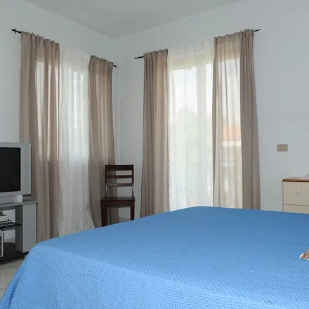 Rent this 2 bed apartment on 95010 Santa Venerina CT