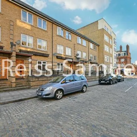 Rent this 5 bed townhouse on 38 Ferry Street in London, E14 3DT