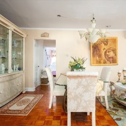 Image 5 - 46-25 Bell Boulevard, New York, NY 11361, USA - Duplex for sale