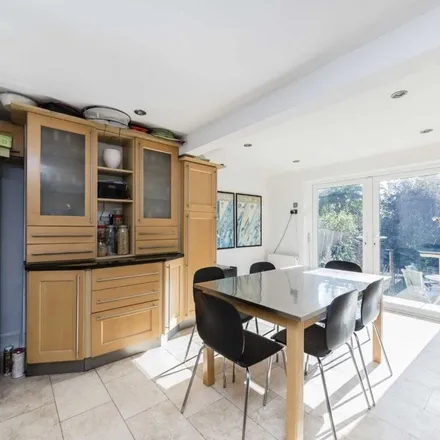 Image 2 - 40 Cheverton Road, London, N19 3BE, United Kingdom - Apartment for rent