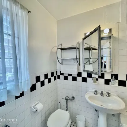 Image 7 - Hardwicke Hall, 314 East 41st Street, New York, NY 10017, USA - Apartment for rent