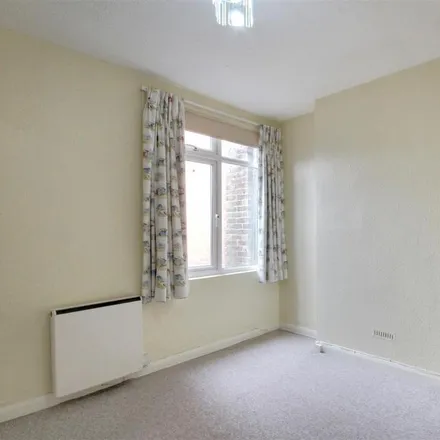 Image 6 - Sussex Police, Chatsworth Road, Worthing, BN11 1LY, United Kingdom - Apartment for rent