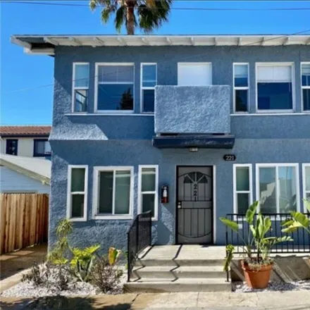 Buy this 6 bed house on 223 East 10th Street in Long Beach, CA 90813