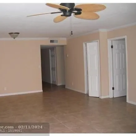 Image 3 - 235 Lakeview Drive, Weston, FL 33326, USA - Condo for sale