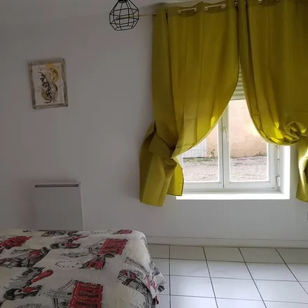 Rent this 2 bed apartment on 42300 Roanne