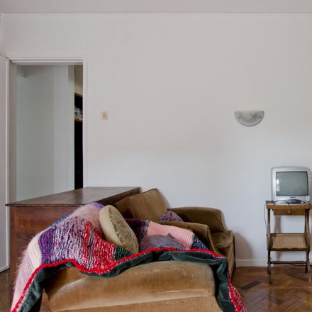 Rent this 3 bed apartment on Clíica Médica Dentária S. João do Estoril in Avenida Marginal 6190, 2765-492 Carcavelos e Parede