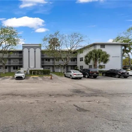 Buy this 1 bed condo on 977 Tallwood Avenue in Hollywood, FL 33021