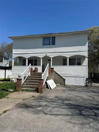 Buy this 1studio house on 545 American Boulevard in Brentwood, NY 11717