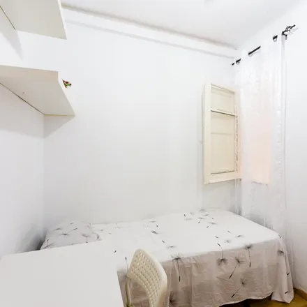 Rent this 4 bed room on Florida - Bóbiles in Carrer de la Florida, 08905 l'Hospitalet de Llobregat