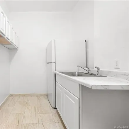 Image 5 - 664 W 161st St Apt 1F, New York, 10032 - Apartment for sale