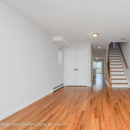 Image 8 - 880 Delafield Avenue, New York, NY 10310, USA - House for sale