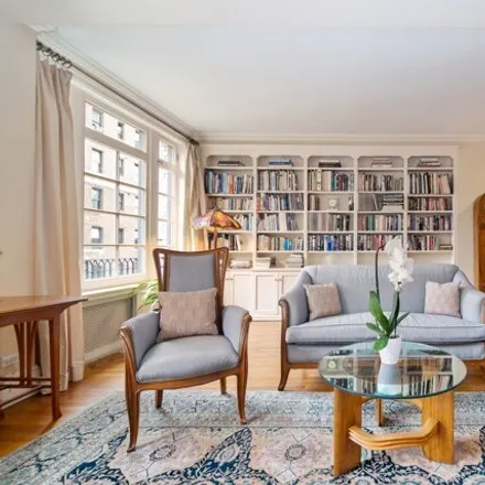 Image 3 - 122 East 82nd Street, New York, NY 10028, USA - Apartment for sale