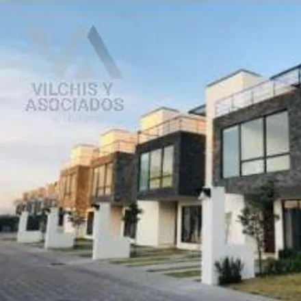 Buy this studio house on Área Recreativa Barrio de San Francisco in Avenida Francisco I. Madero, 52104 San Mateo Atenco