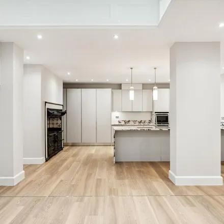 Rent this 7 bed apartment on 55 Green Street in London, W1K 6RU