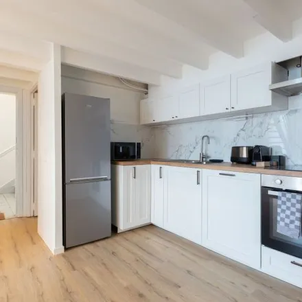 Rent this 3 bed apartment on Chaussée d'Ixelles - Elsense Steenweg 186 in 1050 Ixelles - Elsene, Belgium