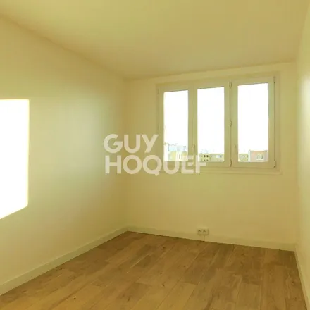 Rent this 3 bed apartment on 6 Rue de Billy in 28100 Dreux, France