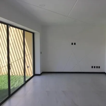 Buy this studio house on Calle Lago Yalahan in Delegaciön Santa Rosa Jáuregui, 76100 Juriquilla