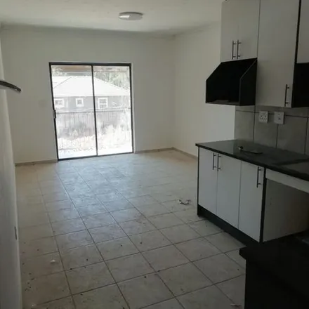 Image 1 - unnamed road, Chief Albert Luthuli Park, Gauteng, 1520, South Africa - Townhouse for rent
