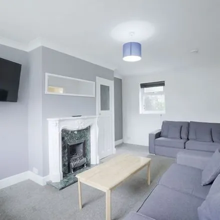 Rent this 6 bed duplex on 25 Southall Avenue in Brighton, BN2 4BA