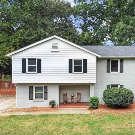 Buy this 3 bed house on 5326 Londonderry Road in Charlotte, NC 28210