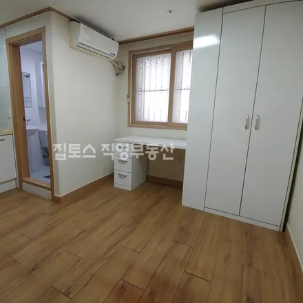 Rent this studio apartment on 서울특별시 관악구 봉천동 100-254