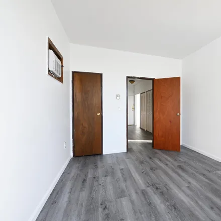 Image 4 - Central Avenue at South Street, Central Avenue, Jersey City, NJ 07307, USA - Townhouse for rent