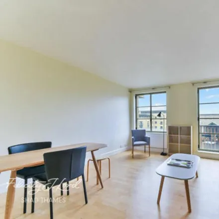 Buy this 1 bed apartment on The Circle in Queen Elizabeth Street, London