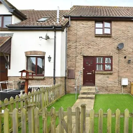 Buy this 2 bed townhouse on Carisbrooke Drive in South Woodham Ferrers, CM3 5LT