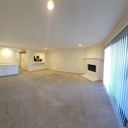 Image 9 - unnamed road, San Diego, CA 92161, USA - Condo for rent