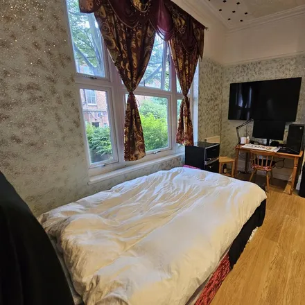 Rent this 3 bed apartment on University of Leeds in Springfield Mount, Leeds