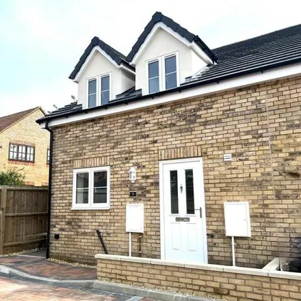 Rent this 3 bed duplex on Neils Way in Chatteris, PE16 6EH