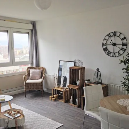 Rent this 4 bed apartment on 1 Rue d'Auvergne in 38130 Échirolles, France